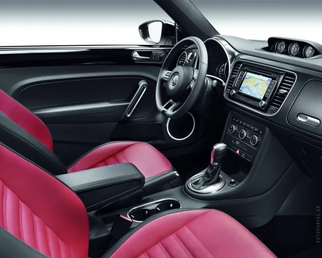 Volkswagen Beetle hatchback — 2