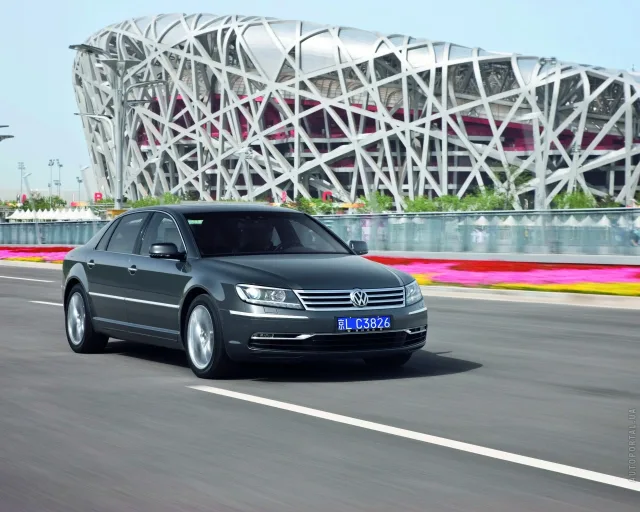 Volkswagen Phaeton 2010 седан — 15