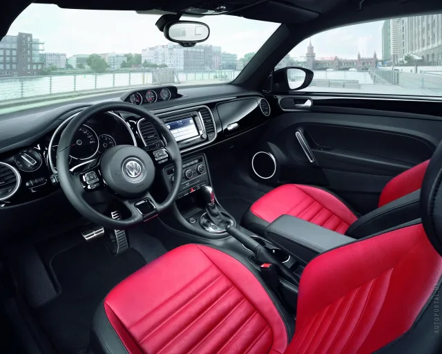 Volkswagen Beetle hatchback — 3
