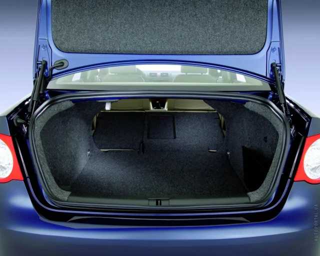 Volkswagen Jetta 2005 седан — 7