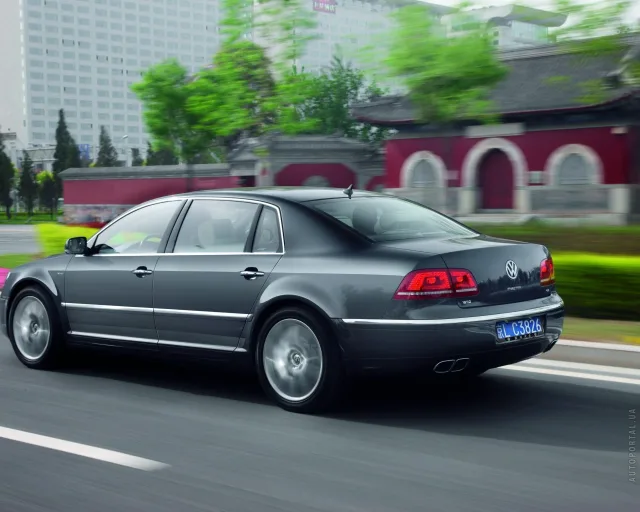 Volkswagen Phaeton 2010 седан — 25