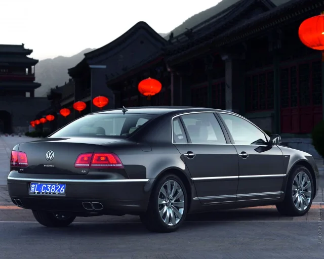 Volkswagen Phaeton 2010 седан — 22