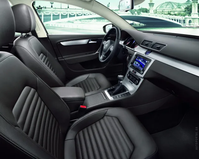 Volkswagen Passat 2011 седан — 5