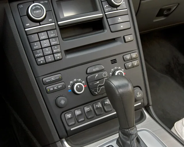 Volvo XC90 2.4D MT Kinetic — 12