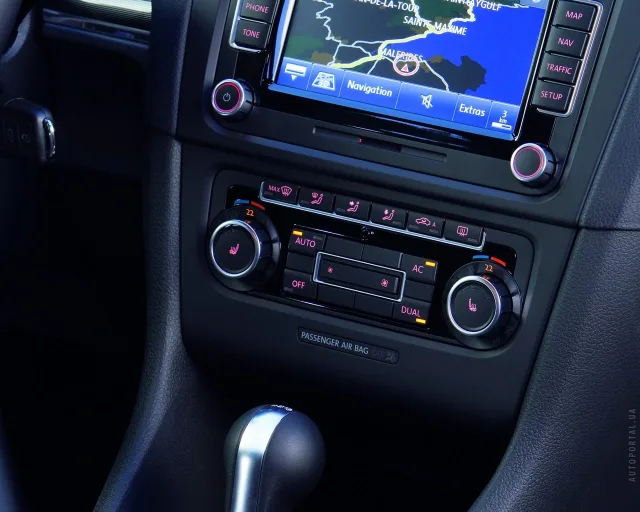 Volkswagen Golf GTI 2009 (Фольксваген Гольф ГТИ) хэтчбек — 6