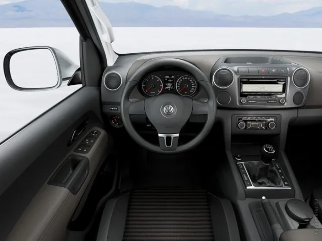 Volkswagen Amarok 2.0D MT Basis 4Motion 4WD (180) — 3