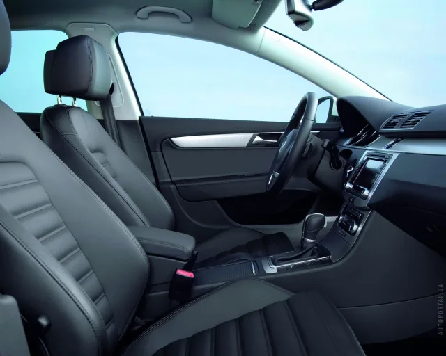 Volkswagen Passat 2011 седан — 7