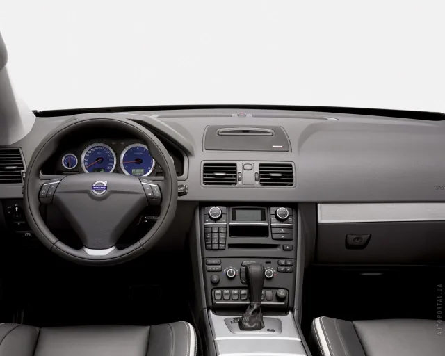 Volvo XC90 2.4D MT Kinetic — 11