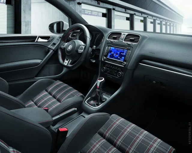 Volkswagen Golf GTI 2009 (Фольксваген Гольф ГТИ) хэтчбек — 7