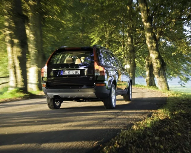 Volvo XC90 2.4D MT Kinetic — 19