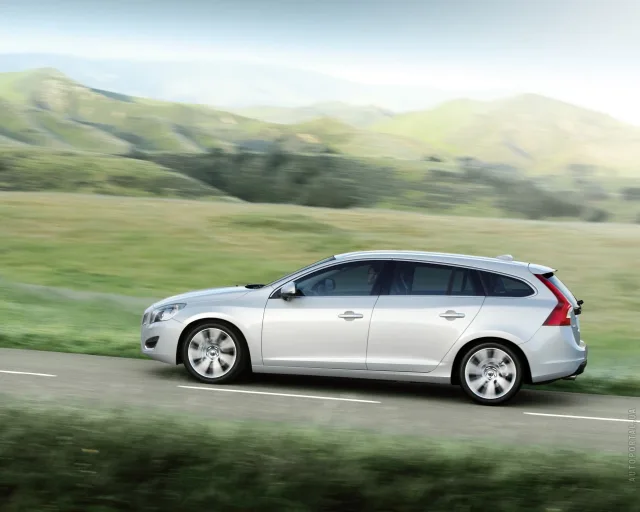 Volvo V60 2010 універсал — 19