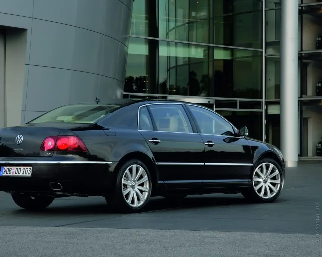Volkswagen Phaeton 3.2 AT Long — 7