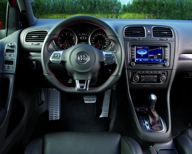 Volkswagen Golf GTI 2009 (Фольксваген Гольф ГТИ) хэтчбек — 4
