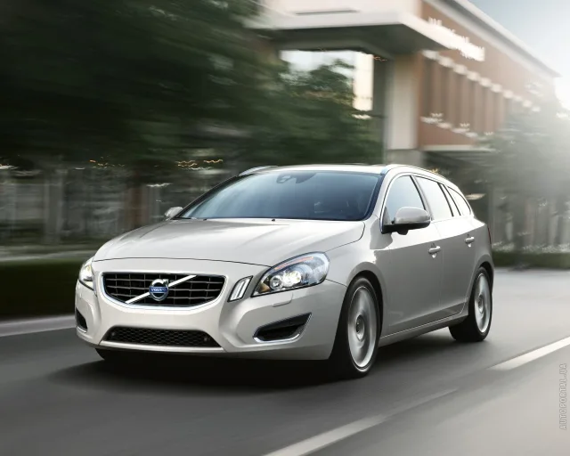 Volvo V60 2010 універсал — 18