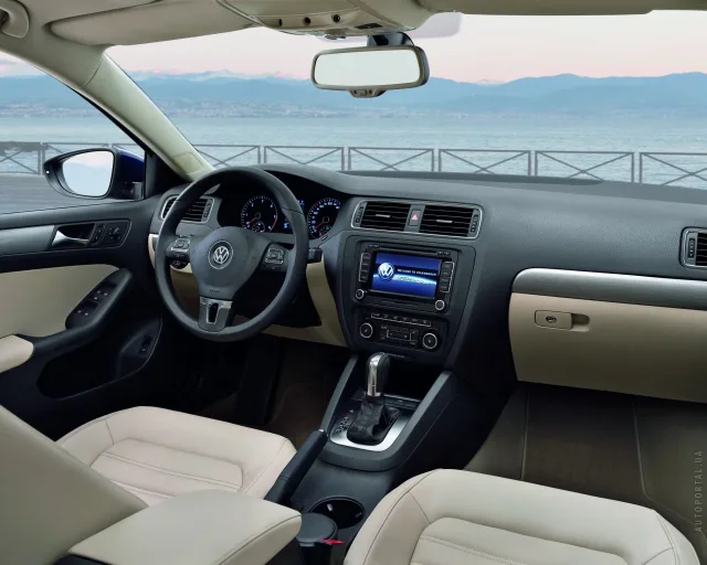 Volkswagen Jetta 2011 sedan — 3
