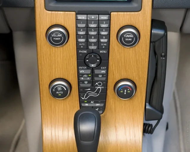 Volvo C70 2,4D AT Summum — 6