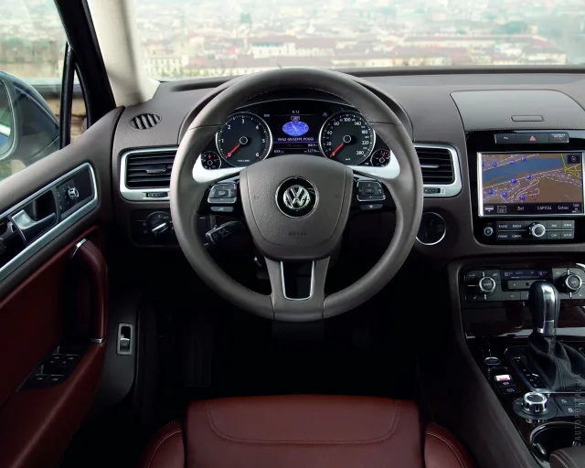 Volkswagen Touareg 2010 (Фольксваген Туарег) кроссовер — 2