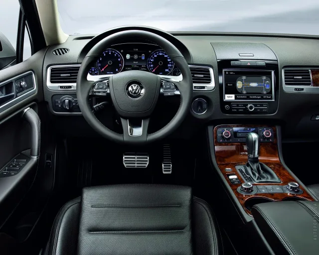 Volkswagen Touareg 2010 (Фольксваген Туарег) кроссовер — 3