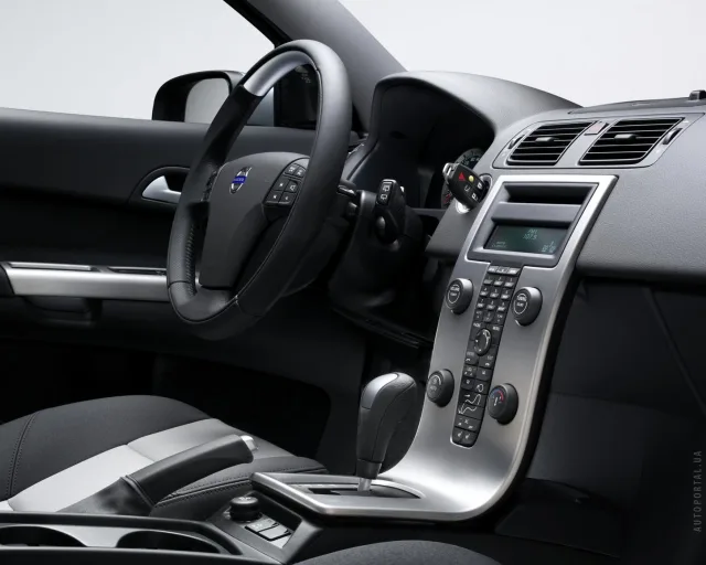 Volvo C30 2.0D MT Base — 3