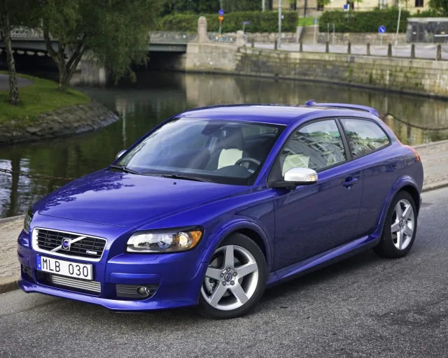 Volvo C30 2.0D MT Base — 11