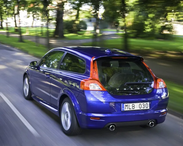 Volvo C30 2.0D MT Base — 19