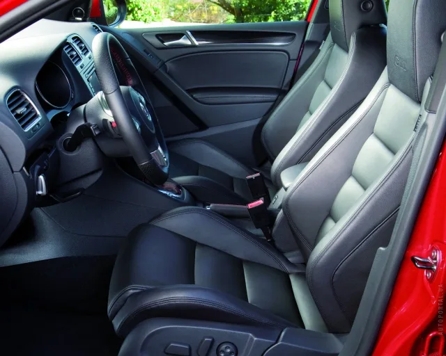 Volkswagen Golf GTI 2009 (Фольксваген Гольф ГТИ) хэтчбек — 2