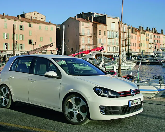 Volkswagen Golf GTI 2009 (Фольксваген Гольф ГТИ) хэтчбек — 18