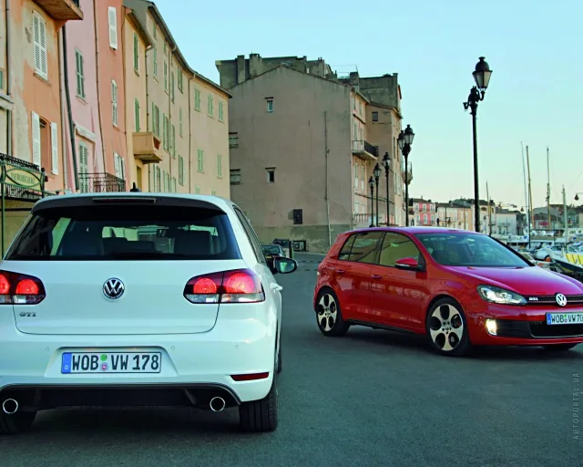 Volkswagen Golf GTI 2009 (Фольксваген Гольф ГТИ) хэтчбек — 19