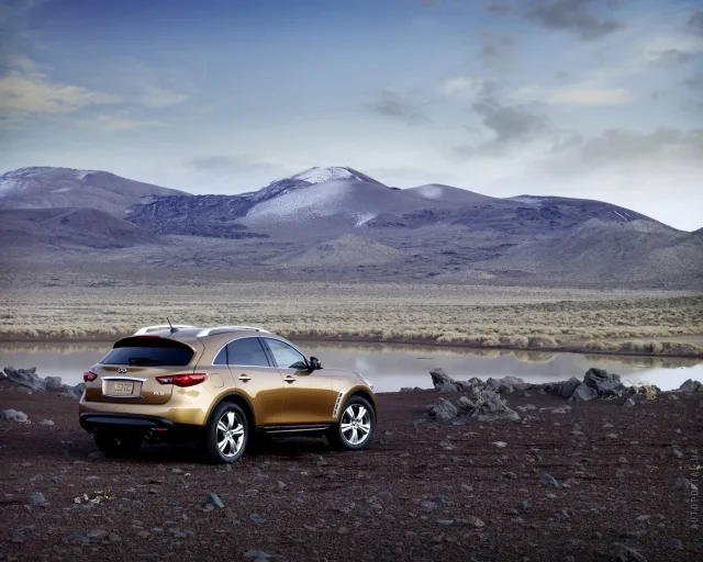 Infiniti FX crossover — 23