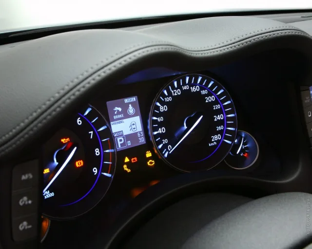 Infiniti M/Q70 седан — 23