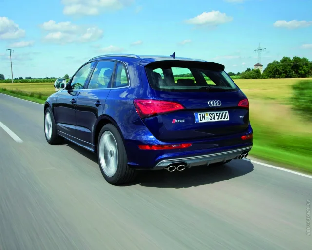 Audi SQ5 2013 кросовер — 10