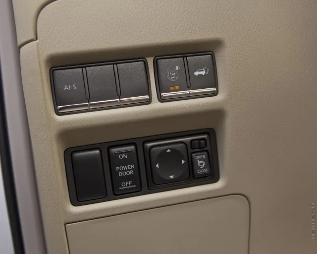 Infiniti QX80 5.6 AT + — 15