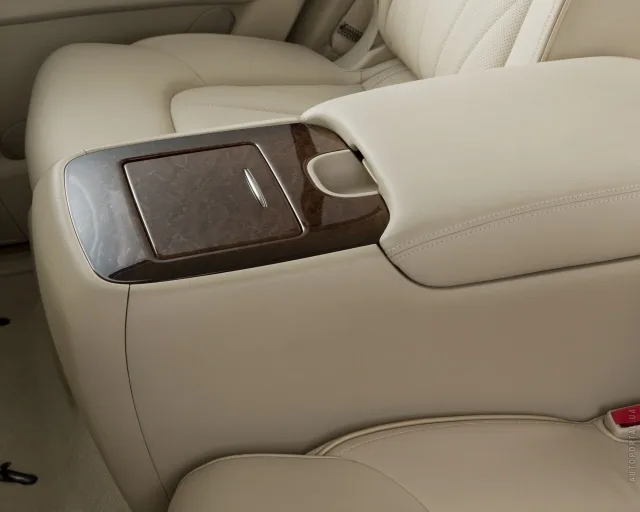 Infiniti QX80 5.6 AT + — 23