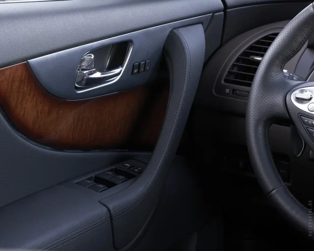 Infiniti FX crossover — 14