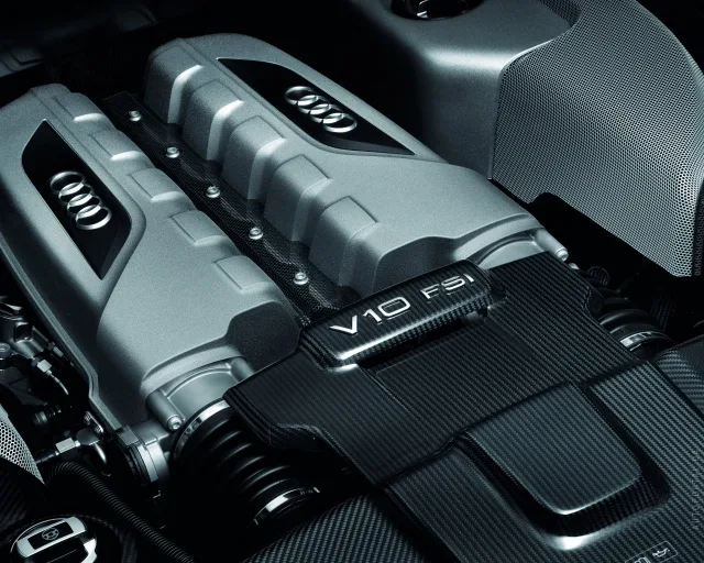 Audi R8 2012 купе — 7