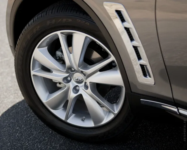 Infiniti FX/QX70 кросовер — 12
