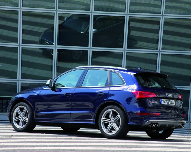 Audi SQ5 2013 кросовер — 11