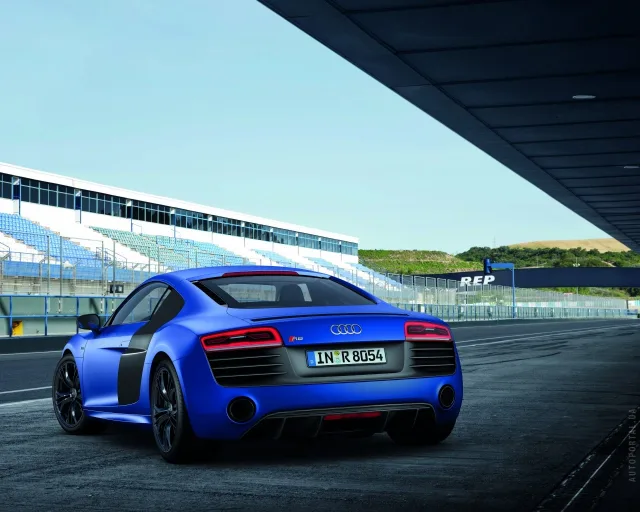Audi R8 2012 купе — 16