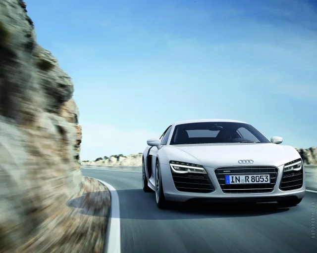 Audi R8 2012 купе — 25