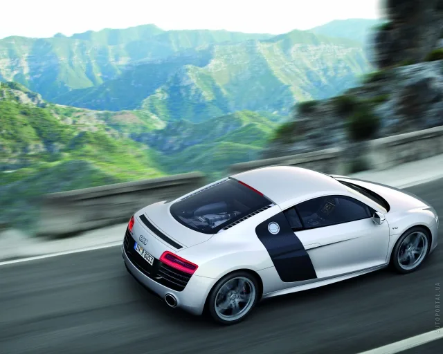 Audi R8 2012 купе — 14