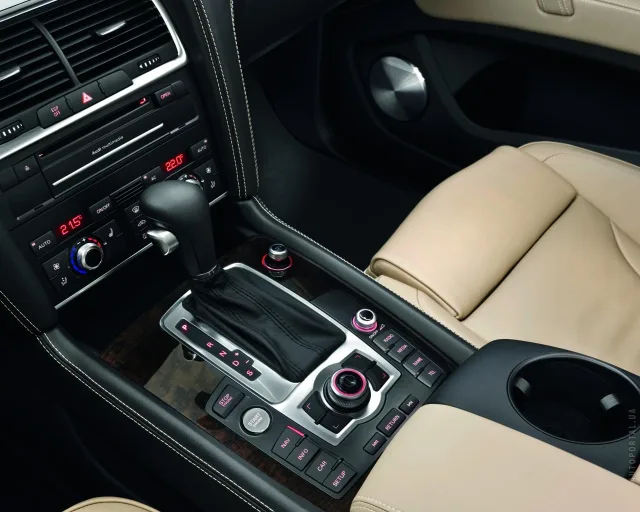 Audi Q7 2009 crossover — 5
