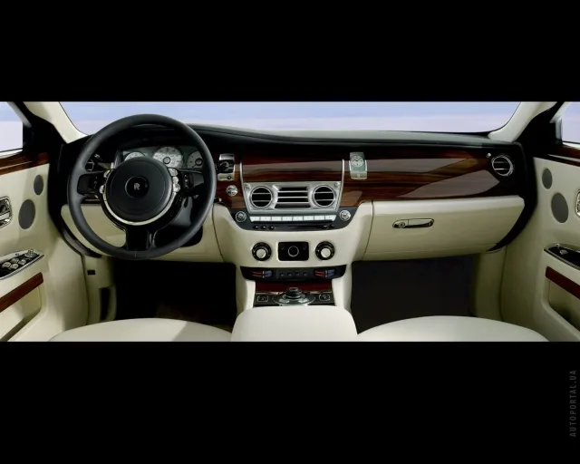 Rolls-Royce Ghost 2010 sedan — 11