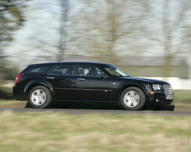 Chrysler 300C Touring універсал — 17