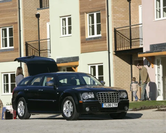 Chrysler 300C Touring універсал — 25