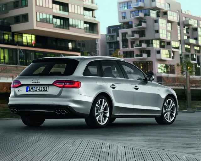 Audi S4 Avant 2012 station wagon — 14