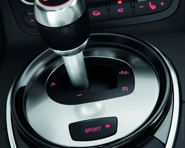 Audi R8 2012 купе — 3