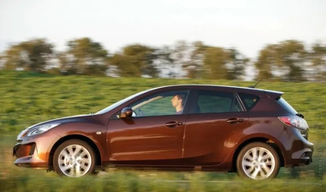 Mazda 3 2012 (Мазда 3) хэтчбек — 15