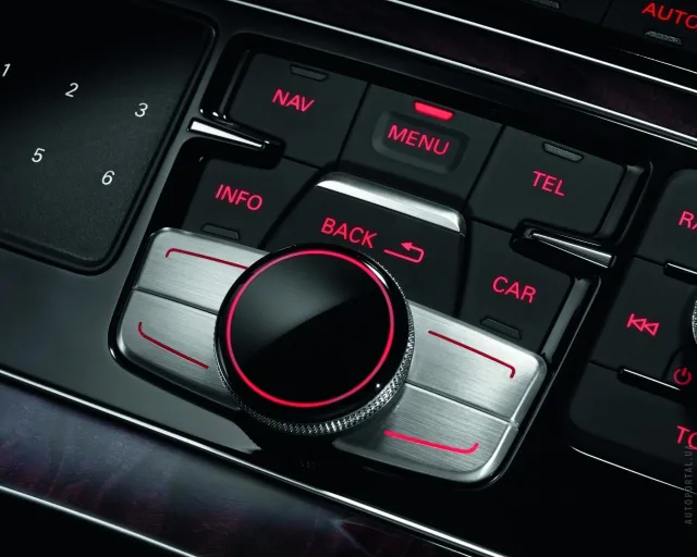 Audi A8 2010 седан — 20