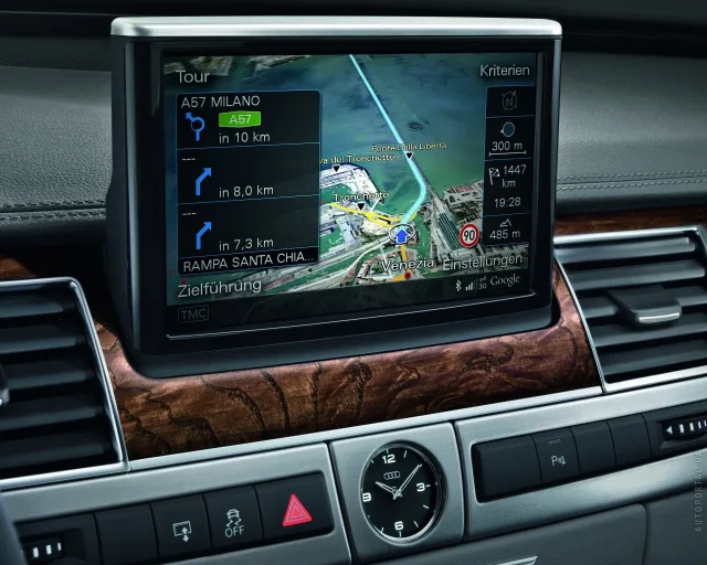 Audi A8 2010 седан — 5
