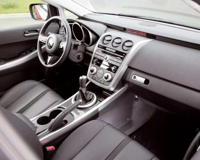 Mazda CX-7 кросовер — 10